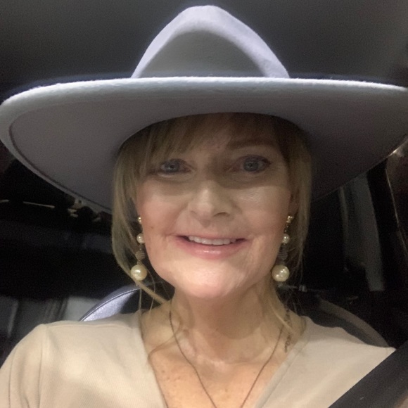 Meet your Posher, Sherri - Picture 3 of 6